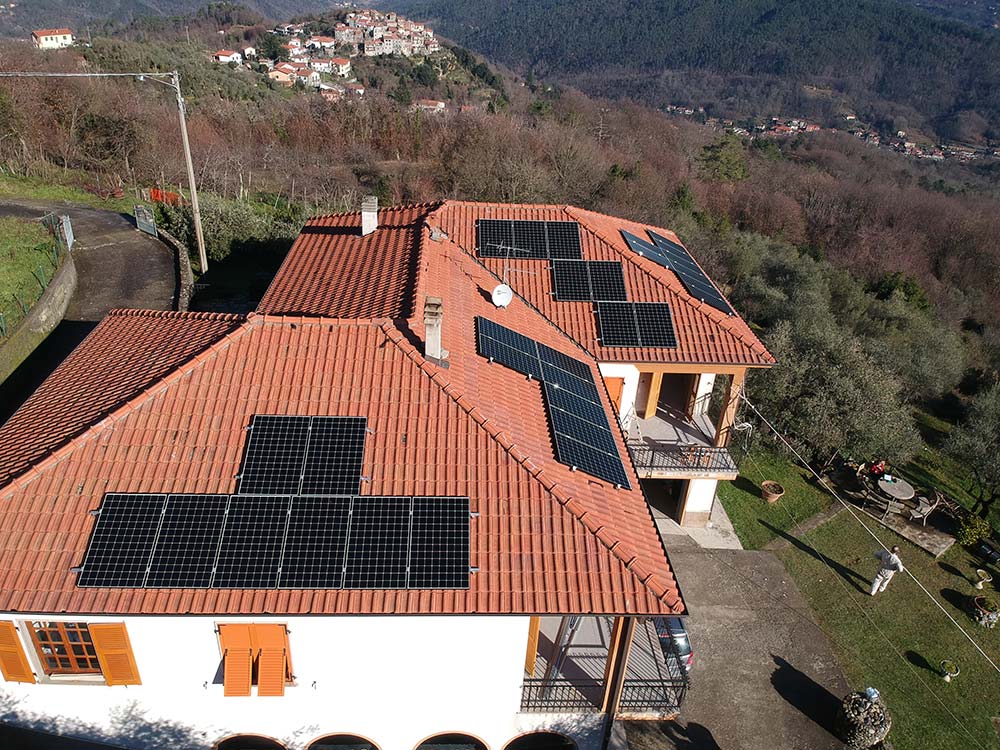 2 impianti fotovoltaici Sunpower per villetta bifamiliare con 2 accumuli energia Sonnen