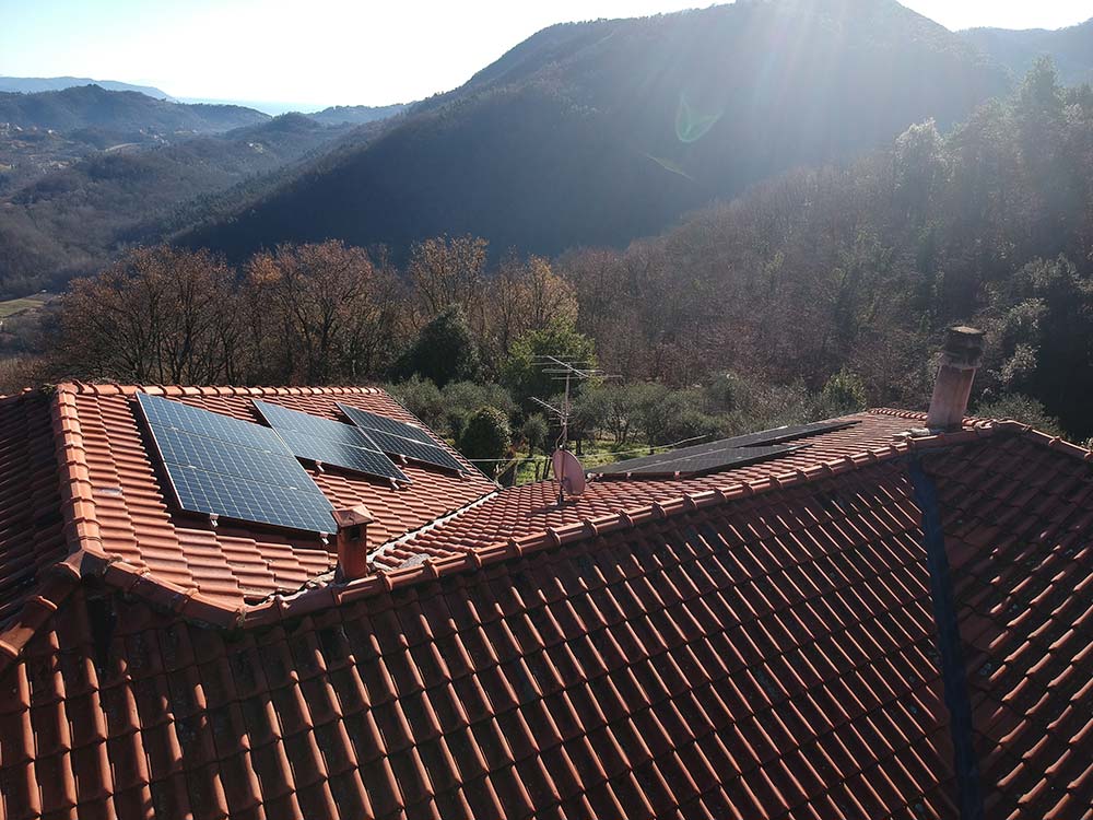 2 impianti fotovoltaici Sunpower per villetta bifamiliare con 2 accumuli energia Sonnen