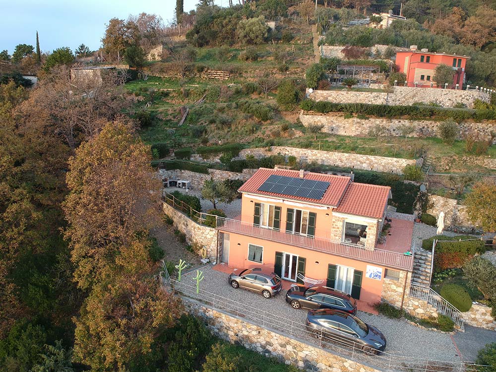 Impianto fotovoltaico3,27 kWcon pannelli solari Sunpower installazione Framura La Spezia