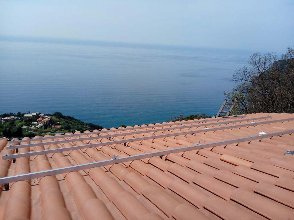 Impianto fotovoltaico3,27 kWcon pannelli solari Sunpower installazione Framura La Spezia