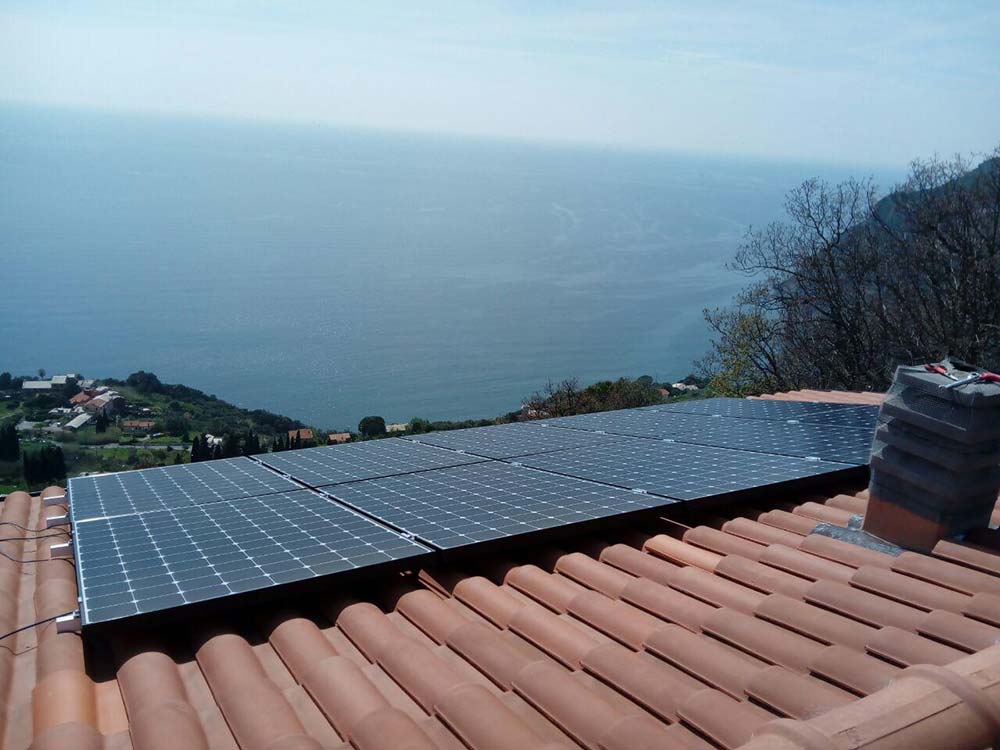 Impianto fotovoltaico3,27 kWcon pannelli solari Sunpower installazione Framura La Spezia