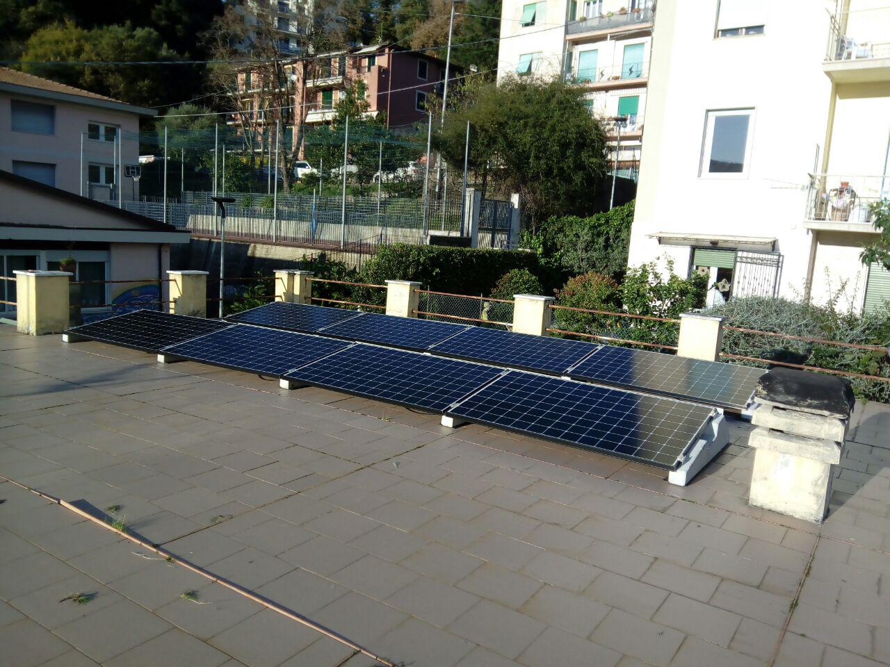 Impianto fotovoltaico 3,2 kW con pannelli solari Sunpower installato su tetto piano con zavorre antivento