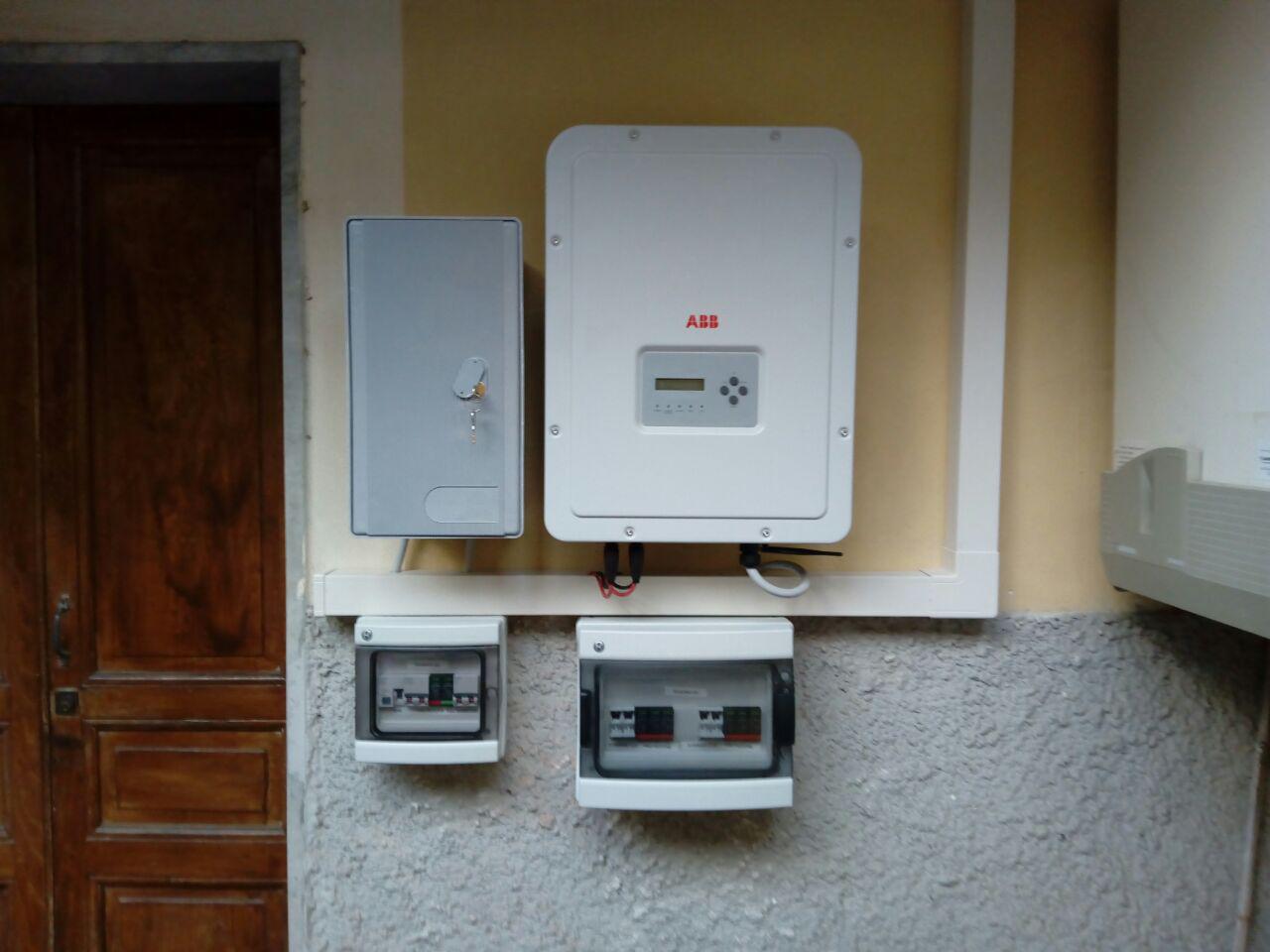 Impianto fotovoltaico 3,2 kW con pannelli solari Sunpower installato su tetto piano con zavorre antivento