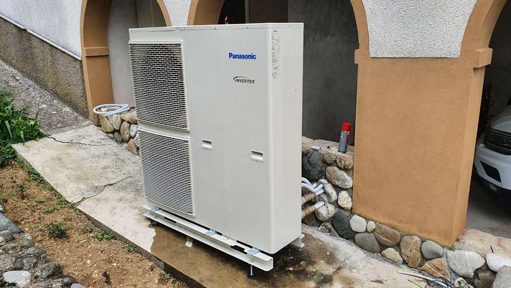 2 impianti fotovoltaici Sunpower per villetta bifamiliare con 2 accumuli energia Sonnen